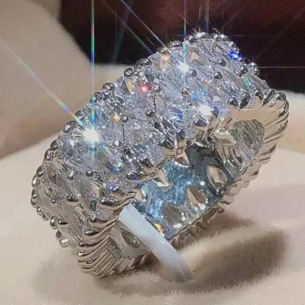 NEW 925 STERLING SILVER ETERNITY ENGAGEMENT DIAMOND RING, CUTE RING, SHINY RING. - Picture 2 of 6